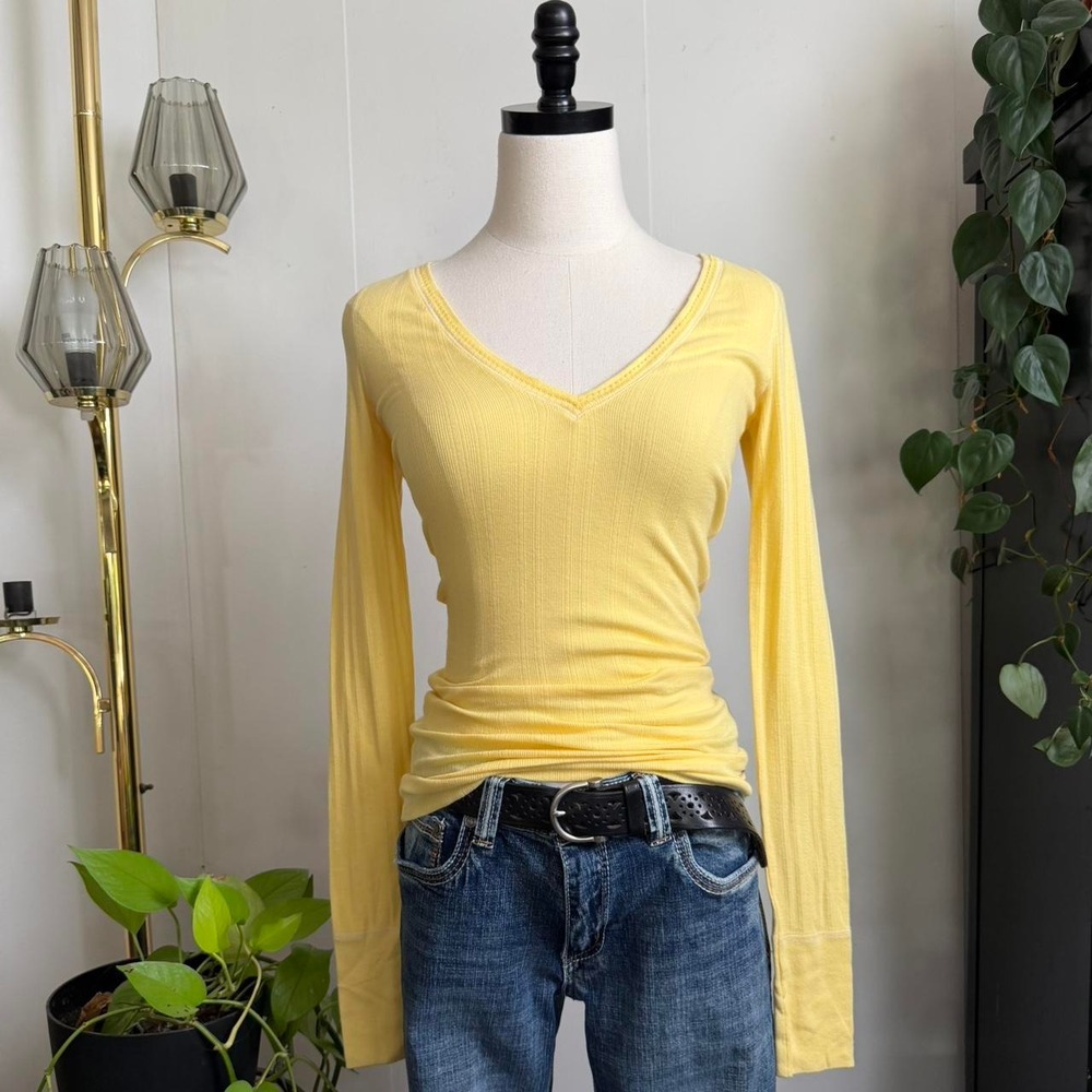 Hollister Y2K Butter Yellow V-Neck Long Sleeve Ribbed Henley Top Womens Medium